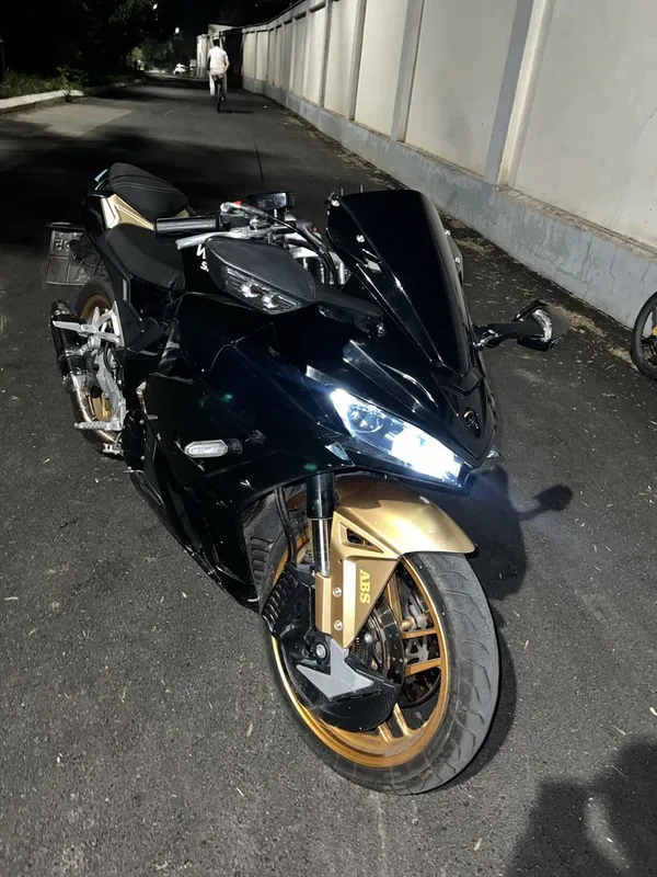 Продаётся мотоцикл 400cc Продаётся мотоцикл 400cc