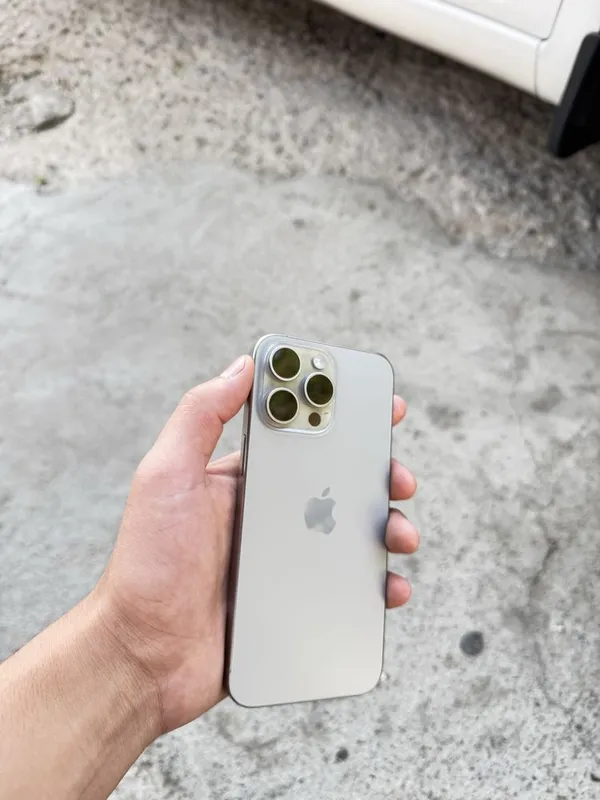 Iphone 15 pro max 512 GB batare 81 % Iphone 15 pro max 512 GB batare 81 %