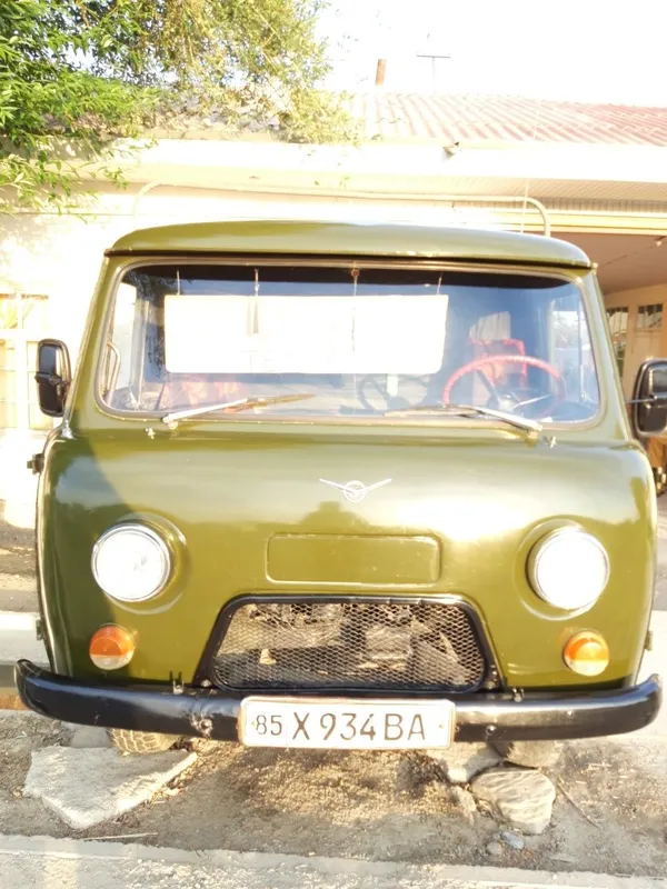 Uaz moshina sotiladi