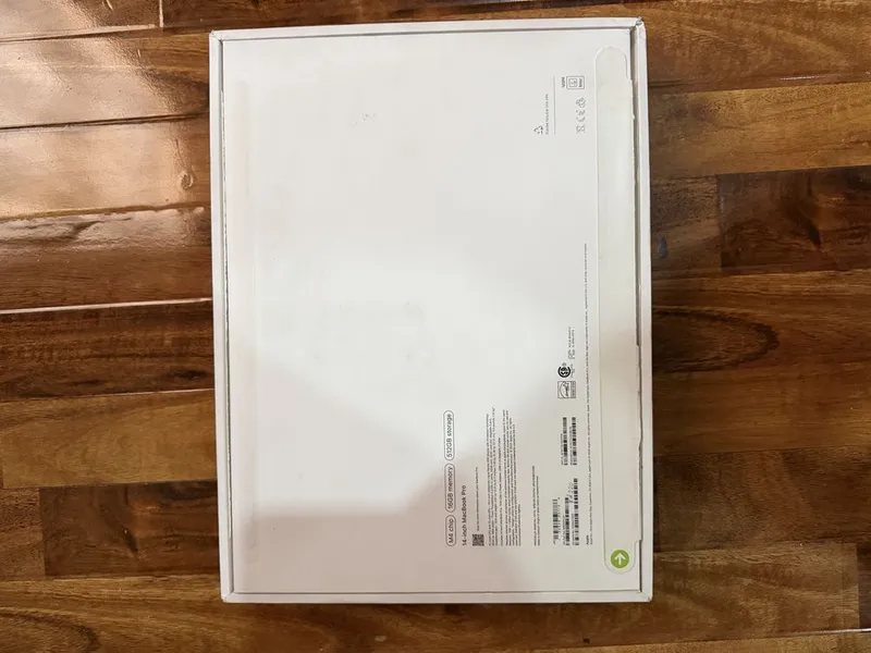 MacBook pro M4 chip 16 memory 512 gb 2