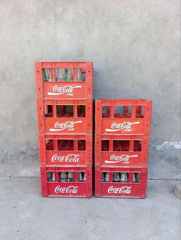“Coca-Cola яшиклари ва шиша бутылкалар сотилади”