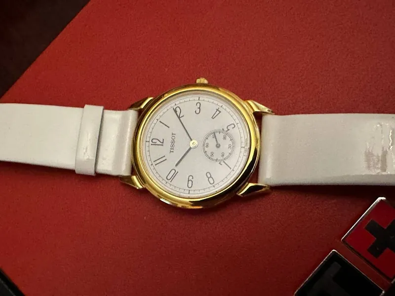 Наручные женские часы Tissot — фото 1