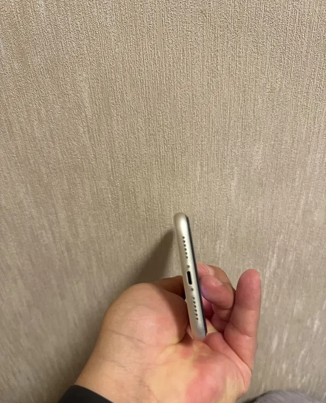 Iphone 11 sotiladi. Oq rang 64gb 5