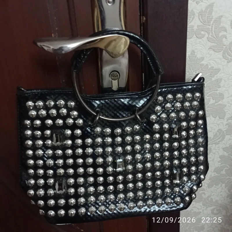 Женская чёрная сумка с коротким ремешком, с цепочкой 1 Женская чёрная сумка с коротким ремешком, с цепочкой 1