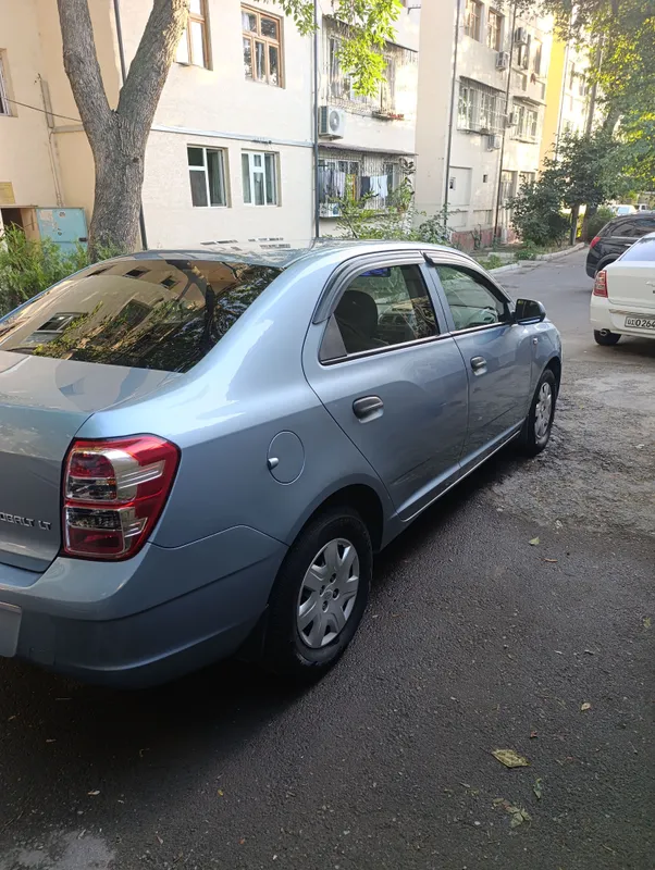 автомобиль кобальт