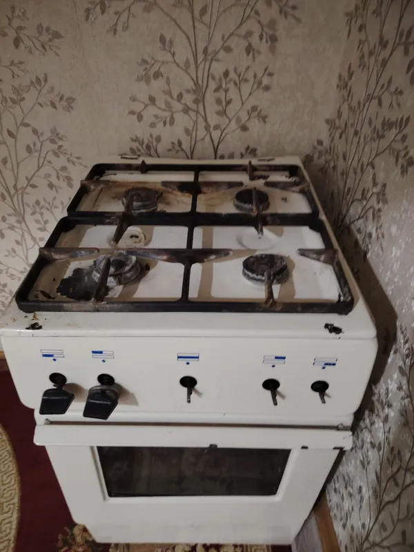 Газовая плита, б/у, работает 2 Газовая плита, б/у, работает 2