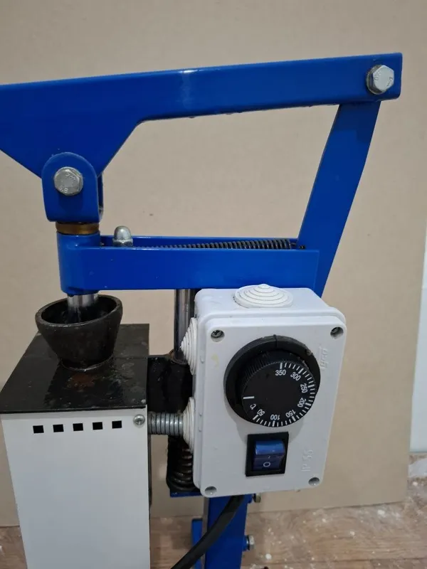 Ruchnoy plastmassa qòyadigan apparat sotiladi 2