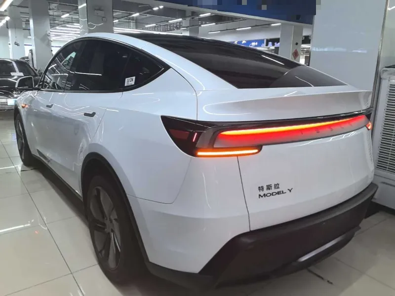 Tesla Model Y 2026 Rear-Drive Model — фото 2