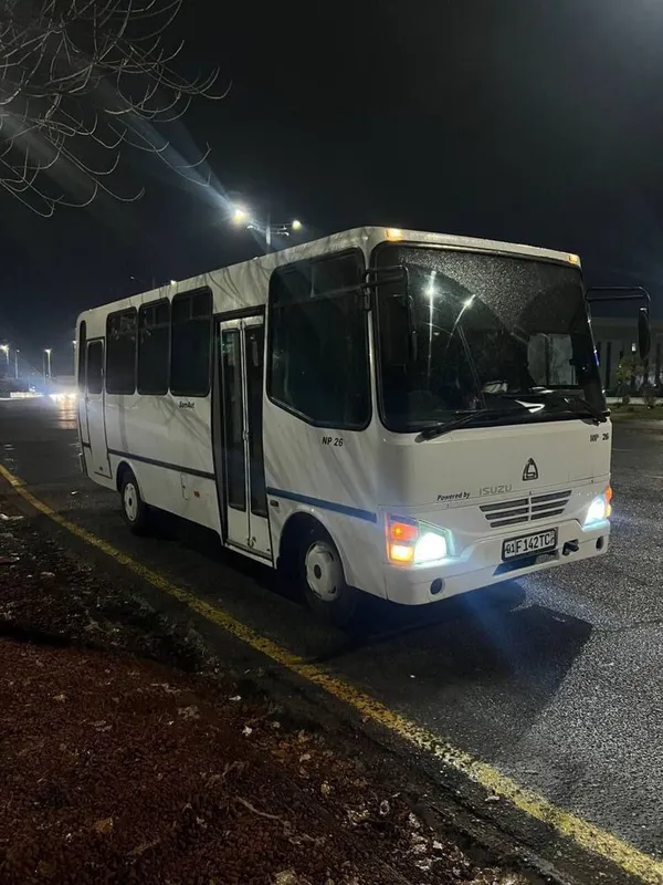 Isuzu sotiladi avtobus 7