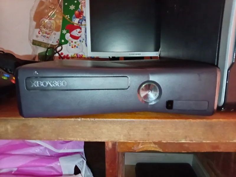 Xbox 360 Slim Sotiladi 250 gb + proshivka + kinect