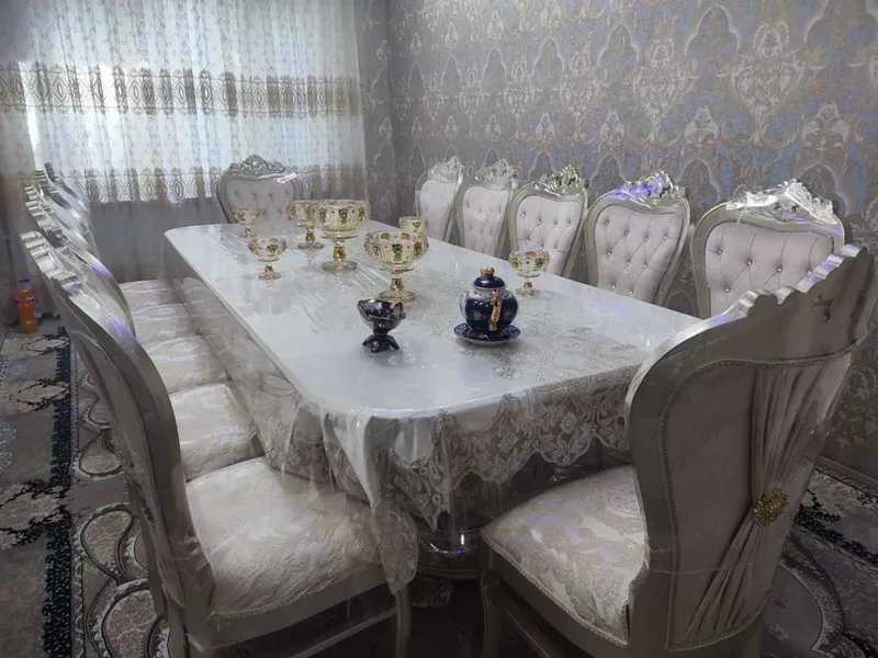 Стол и 12 стульев
