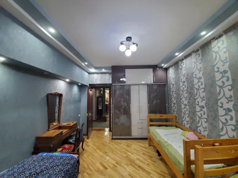 Сдам квартиру Ц17, ЦУМ, метро космонавты, 3-х комнатную, с ремонтом 3