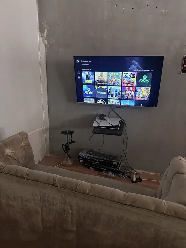 playstation 5 slim 825 +55 lik televizor+divan 2 playstation 5 slim 825 +55 lik televizor+divan 2