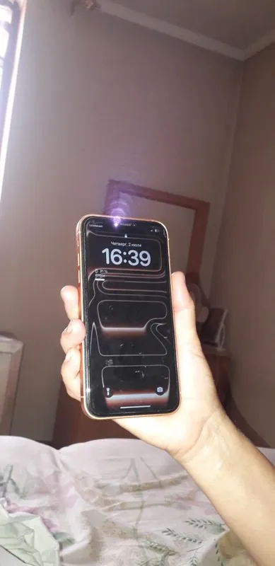 iPhone xr сотилади
