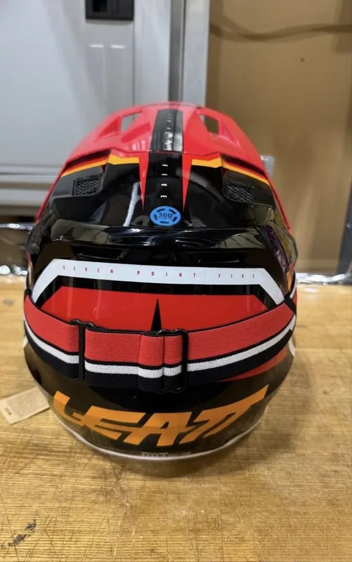 Leatt 7.5 Kit enduro shlemi, M o‘lcham 2 Leatt 7.5 Kit enduro shlemi, M o‘lcham 2