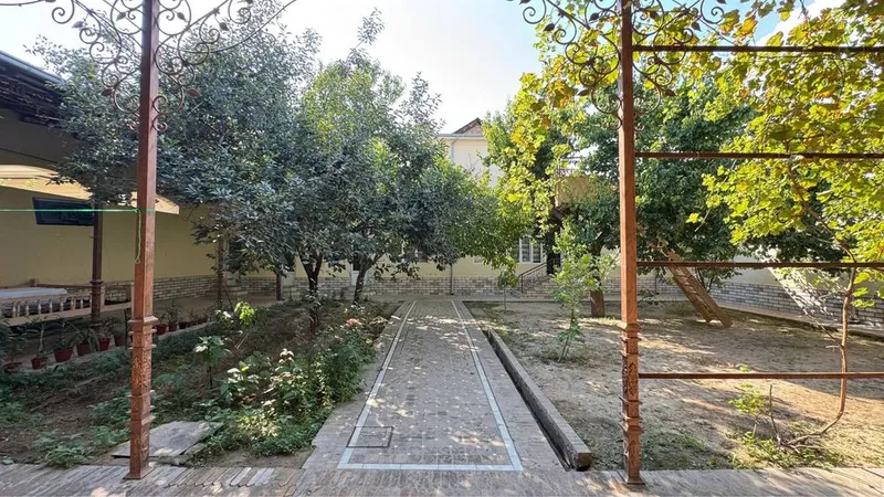 Yunusobotda Xovli sotiladi 6 sotix 8 ta xona islom obod 5 - tor kocha 6 Yunusobotda Xovli sotiladi 6 sotix 8 ta xona islom obod 5 - tor kocha 6