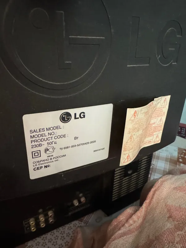 Телевизор LG оригинал — фото 1