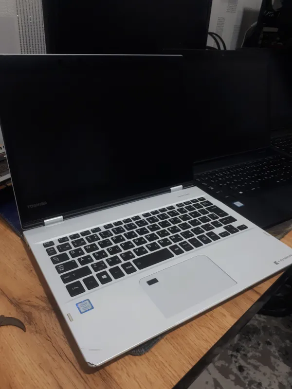 Ноутбук Toshiba dynabook с сенсорным экраном 8
