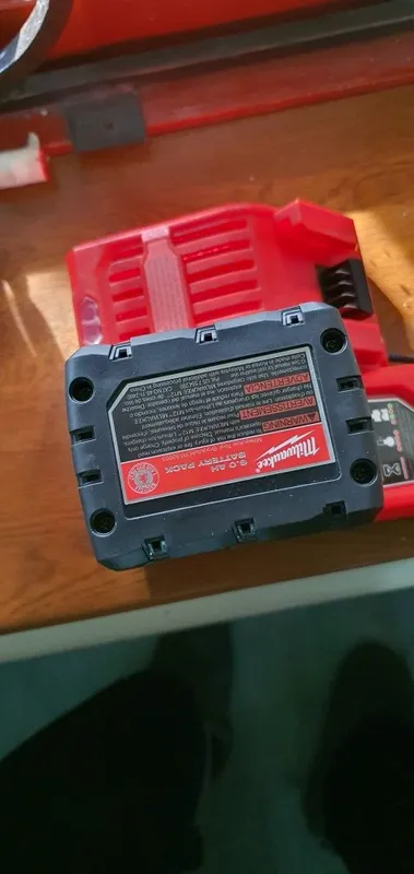 Продам аккумулятор от milwaukee m12 6A — фото 2