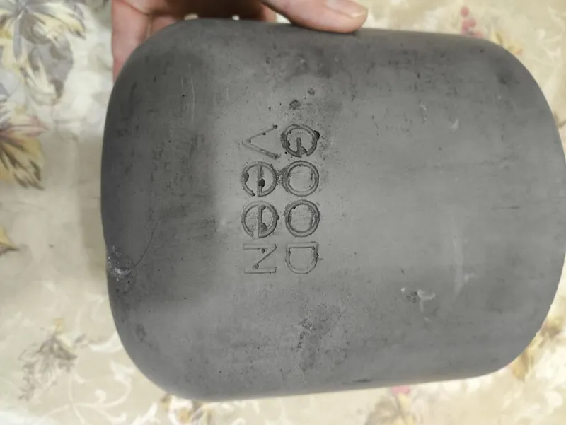 Кашпо серого цвета