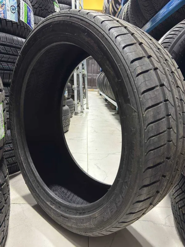 Maxtrek Maximus M1 245/40R20 3