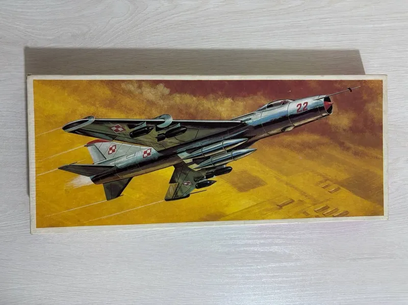 Продаётся винтажная сборная модель самолёта Sukhoi Su-7 в масштабе1:72