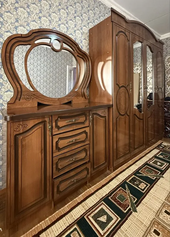 Сервант ( стенка) , шифоньер, трюмо и две тумбочки. — фото 4