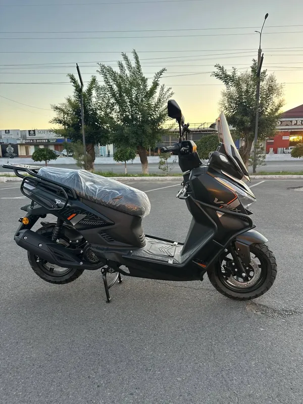Бензиновый скутер V Max поступил в продажу в магазин 3 Бензиновый скутер V Max поступил в продажу в магазин 3