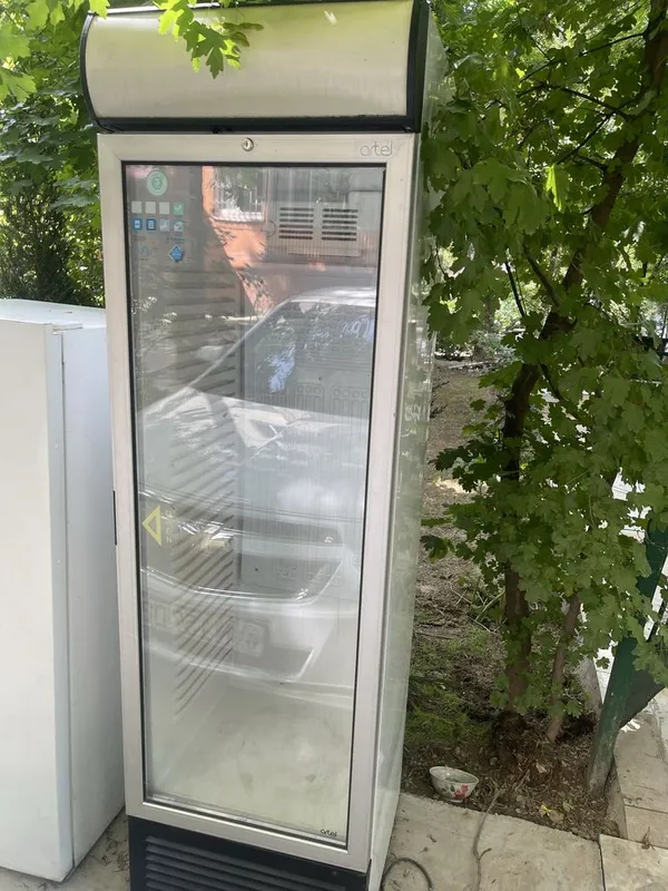 Витринный холодильник Artel