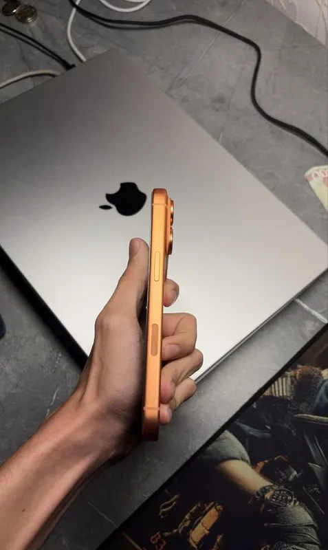 iPhone 17pro 1TB 93% orange 2 iPhone 17pro 1TB 93% orange 2