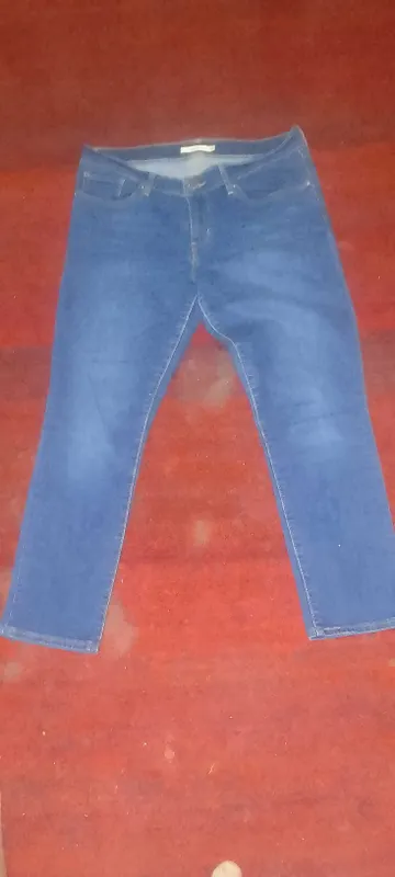 Levis 701 Продаются джинсы.