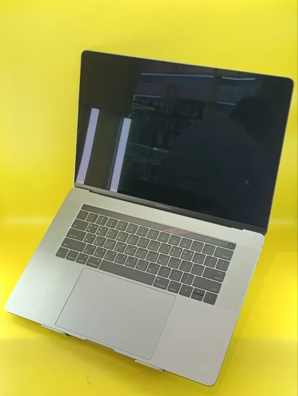 Macbook pro 1