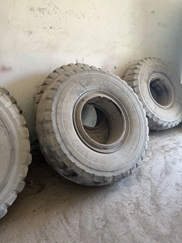 Автошины 21.00 R333 BRIDGESTONE с диском 3 Автошины 21.00 R333 BRIDGESTONE с диском 3