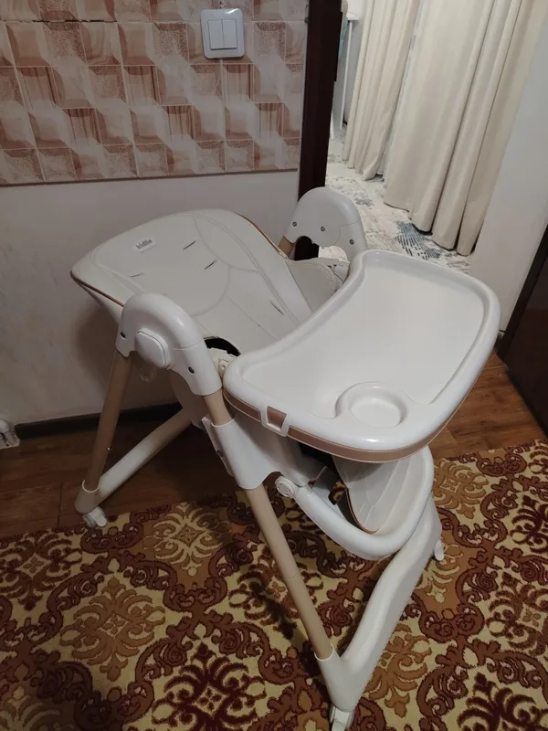Столик для кормления детей 2