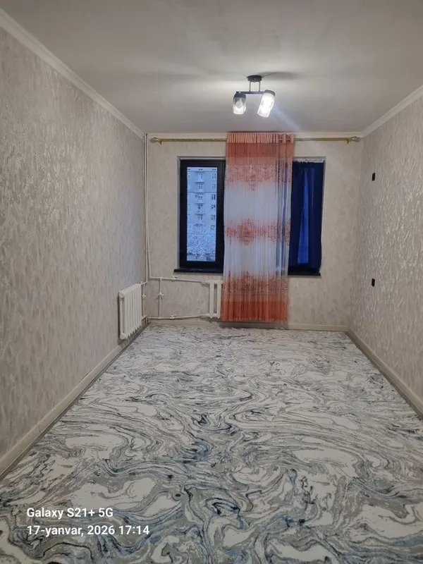 Kvartiraga oila qoyiladi. 5 etajli dom 3 qavatida joylashgan