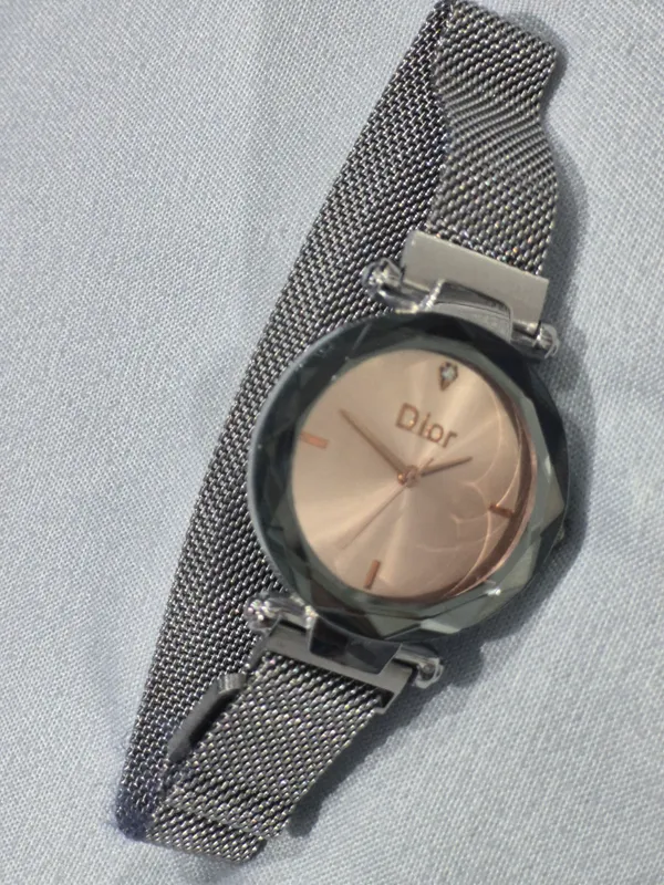 Стильные женские часы Dior 2