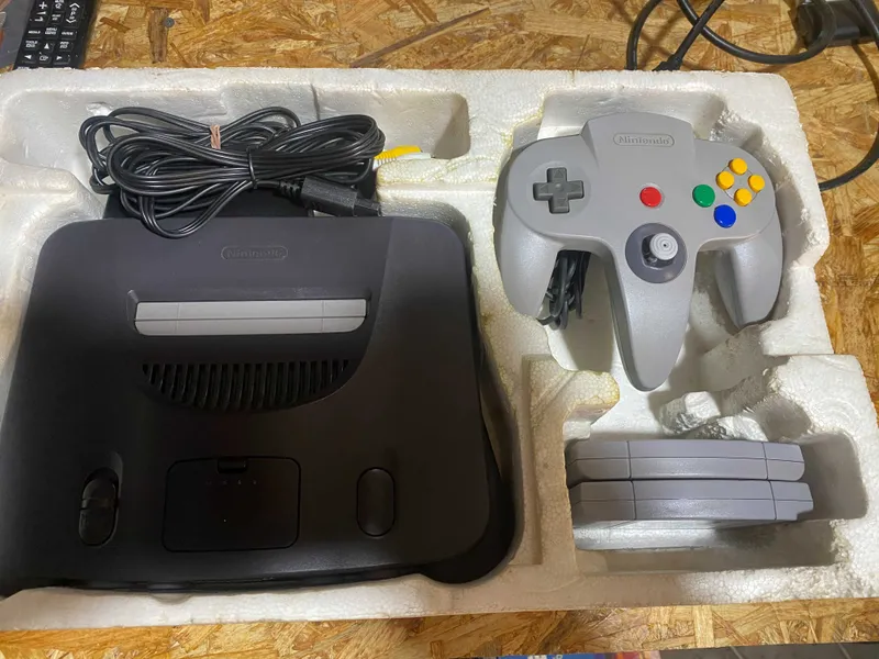 Nintendo 64 N64 с коробкой (Япония, 220V) + картрижи 3 Nintendo 64 N64 с коробкой (Япония, 220V) + картрижи 3