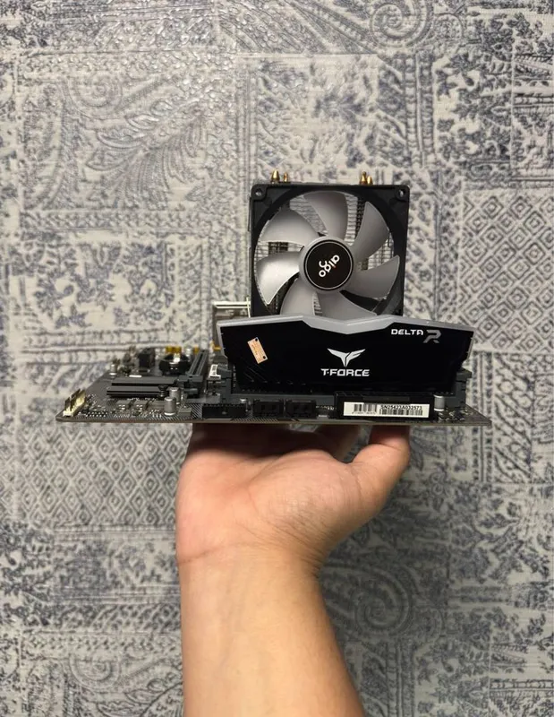 Gigabyte H610M K I3-12100F T-Force DDR4 8x2 16gb RGB M.2 Nvme 512Gb — фото 1