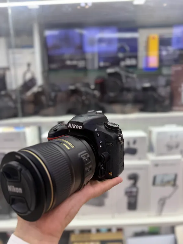 Nikon D750 Nikon 105 mm f2.8 macro Yn 24ex