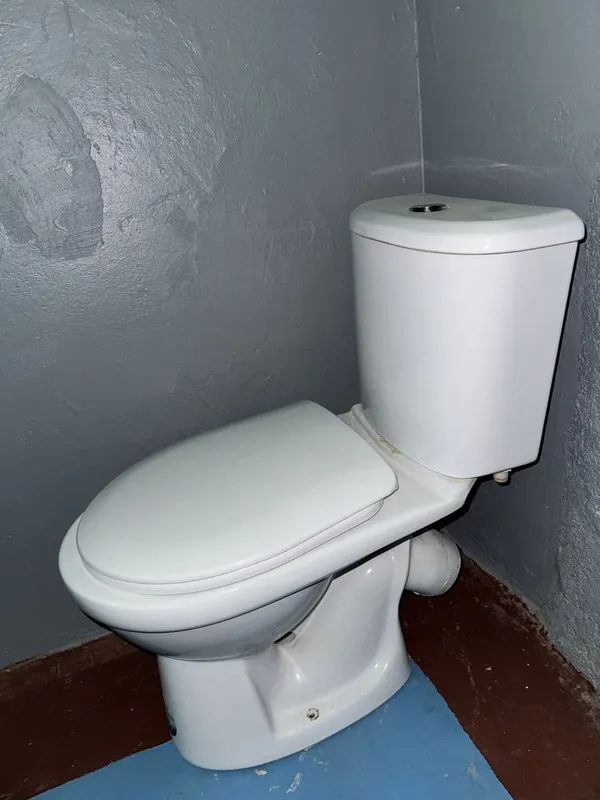 Unitaz srochna sotiladi 3