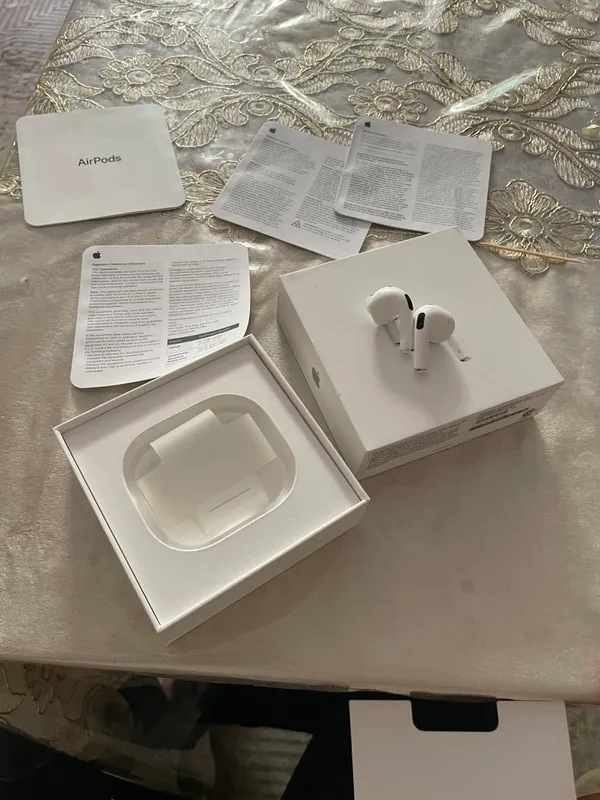 Airpods 3 naushnik ozi karobkasi bor keysi yoqolga 3 Airpods 3 naushnik ozi karobkasi bor keysi yoqolga 3