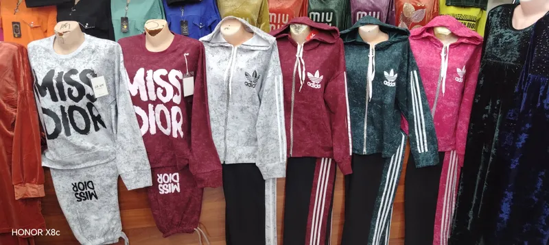 Спортивный костюм adidas 1 Спортивный костюм adidas 1