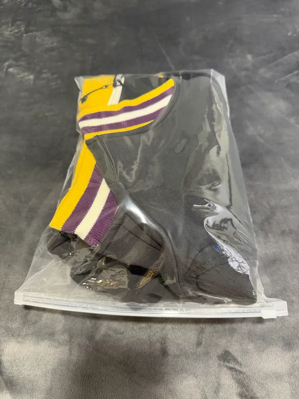 Lakers bomber kurtkasi, o‘lcham XL 6 Lakers bomber kurtkasi, o‘lcham XL 6