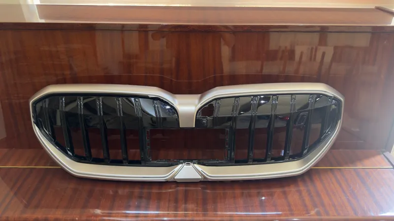 BMW i5 G60 35L 40L 50L оригинальная решётка | Б/у 1 BMW i5 G60 35L 40L 50L оригинальная решётка | Б/у 1