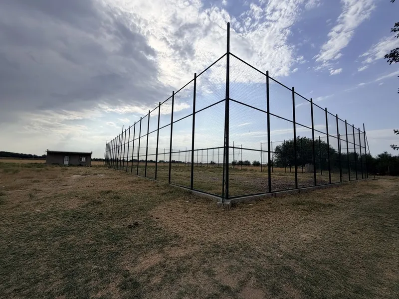 Sirdaryo shahar Ziyokor MFY 12 soth stadion sotiladi