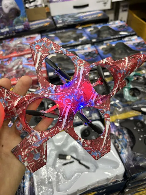 Dron,chelovek pauk korinishida,30metr balandlikka 50metr uzoqlikka uch 1 Dron,chelovek pauk korinishida,30metr balandlikka 50metr uzoqlikka uch 1