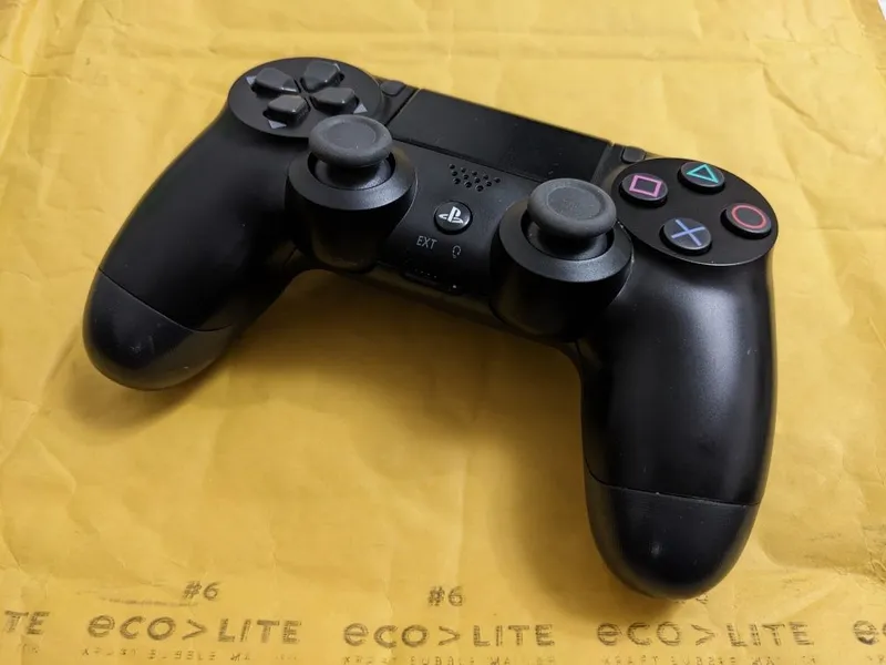 PlayStation 4 uchun joystik-kontroller (pult) 1 PlayStation 4 uchun joystik-kontroller (pult) 1