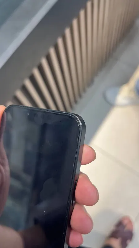 IPhone 16e karobka dakument 3