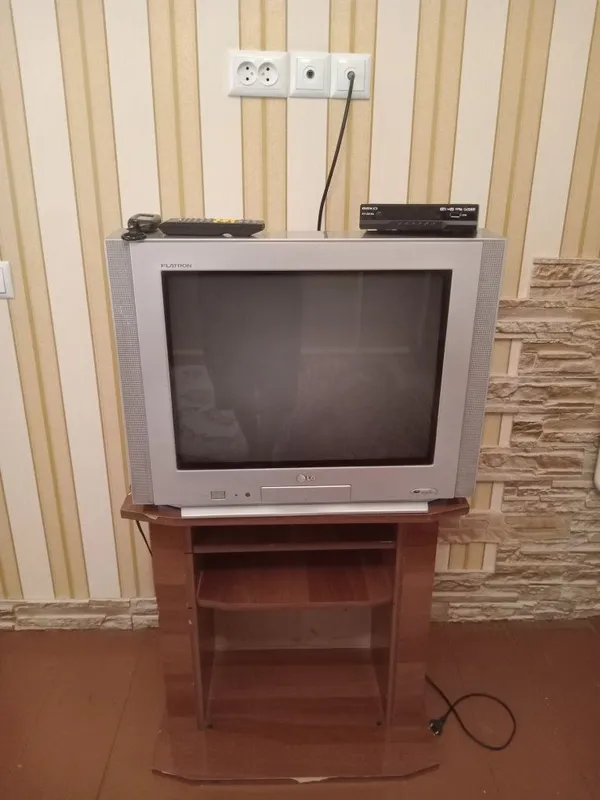 Televizor tyuneri va televizor qo'ygichi bilan birga — фото 1