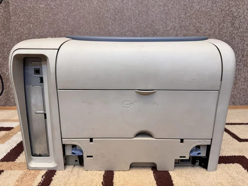 Продаётся лазерный Принтер HP Color LaserJet 1500L 6